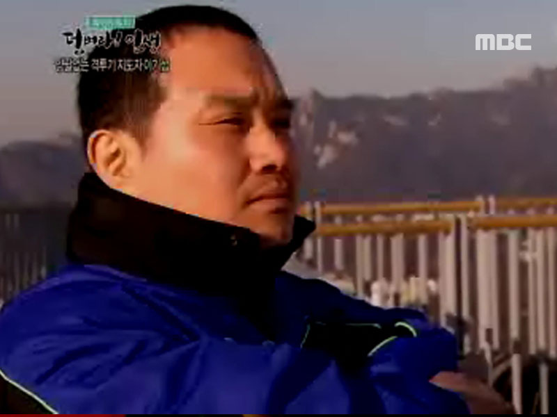 양팔없이 세상을 껴안다 <br>
- 격투기 지도사 이기섭