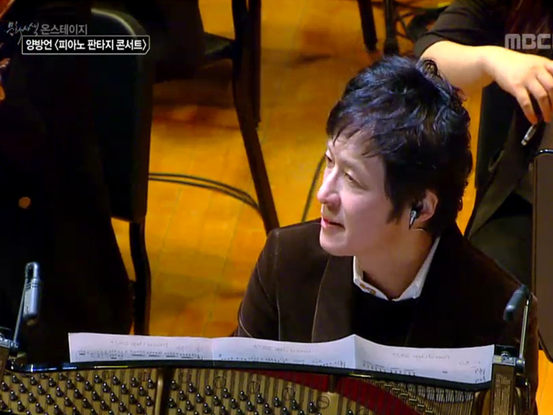 1. 세계적인 뮤지션, 양방언의 내한공연<br>2. 2013 미술계 총 결산<br>3. 따뜻한 세상을 담다<br>4. 문화&이슈