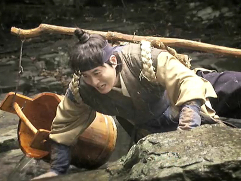 물지게를 지고 가는 허준 등장!! 클립