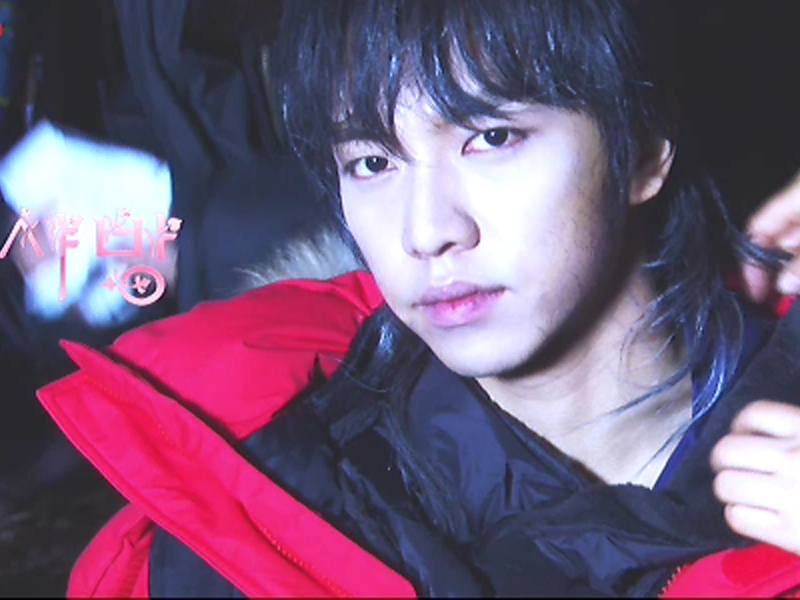 [생생현장] 반인반수 강치 변신 과정 大공개!  클립