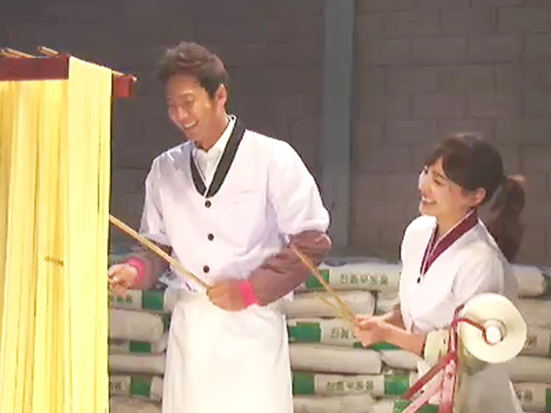 [생생현장] 알콩달콩한 국수 만들기! 클립