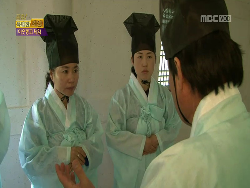 1. 여름철 환상의 궁합 보양식!<br>2. 매일 여장을 하는 별난 미용사, 이희일씨<br>3. 온몸이 짜릿짜릿! Water Festival!<br>4. 新 여름휴가! 이색문화 체험!