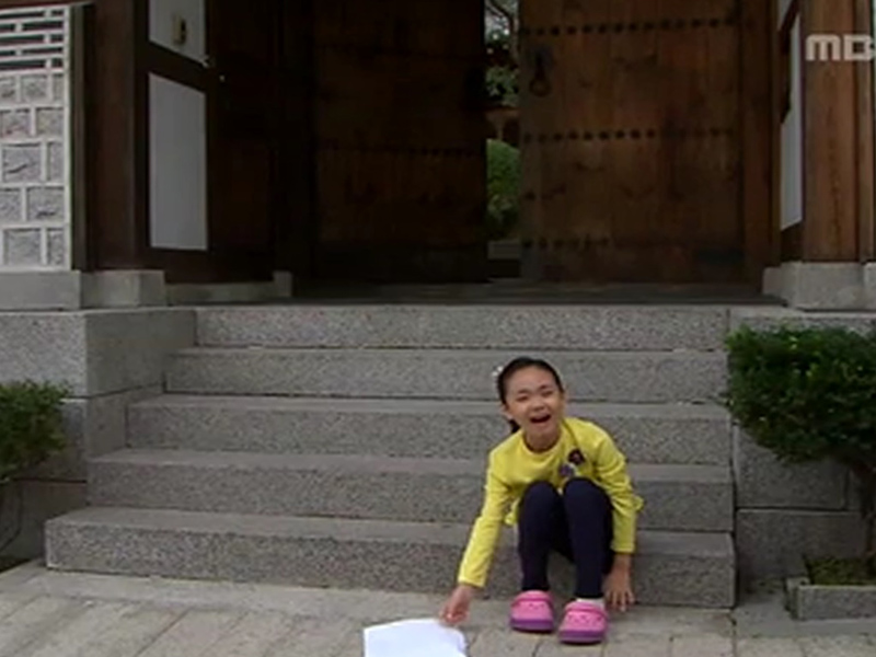 [관련TV영상]<해피타임 NG스페셜>비단이 신발을 다시 신는 동안 그림이 날아가기만 하면 OK 클립