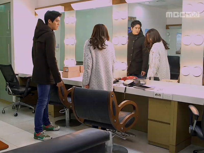 [관련TV영상] 초롱이에게 집착하는 이기적인 장미 뺨 때리는 차돌, 해피타임에 소개 클립