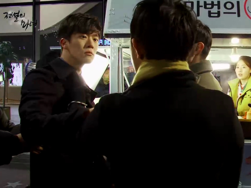 손님과 시비가 붙어 케이크가...........!! <생생현장> 클립