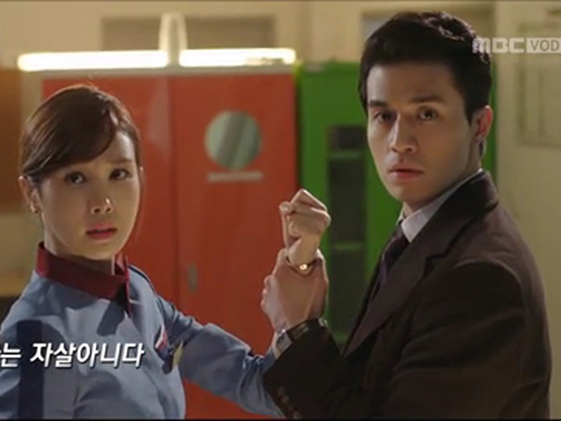 [관련TV영상][해피타임] 과거 아픈 상처를 가진 채 살아가는 천재 호텔리어 차재완! 클립