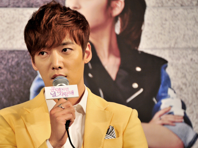 [제작발표회] 깨알 눈웃음 최진혁님의 인터뷰 클립