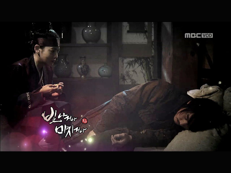 신율이 준 부적을 간직하고 있던 왕소, 해피타임에 소개 [관련TV영상] 클립