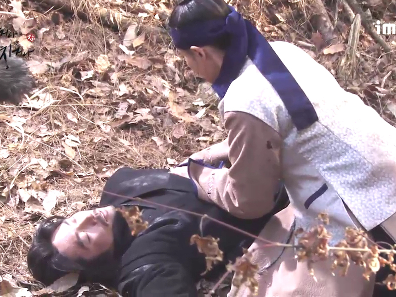 신율을 구하려다 부상 입은 왕소 <생생현장> 클립