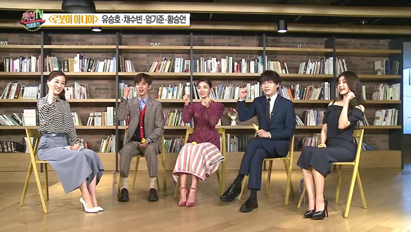 인간 알레르기를 앓는 남자와 로봇의 로맨스 <로봇이 아니야> [관련TV영상] 클립