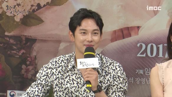 [제작발표회] 군대가기 전 몸관리를 하고 있는지? <생생현장> 클립