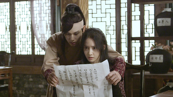 두근두근 백허그♡ <생생현장> 클립