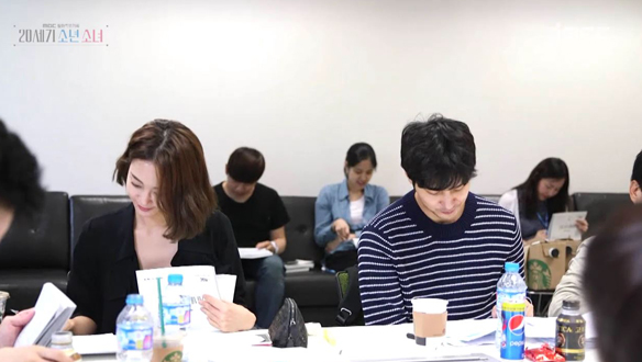 서툰 사랑과 진한 우정을 보여줄 <20세기 소년소녀>의 첫 대본리딩 현장! <생생현장> 클립