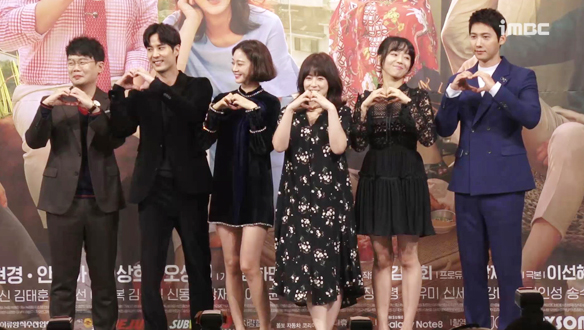 [제작발표회] 배우들과 함께하는 커플&단체 포토타임! <생생현장> 클립