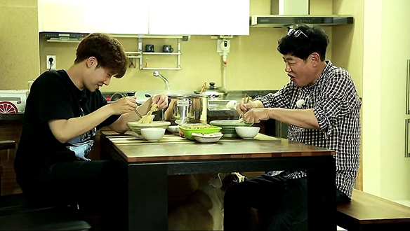 [선공개] 겉은 멀쩡해 보이는 닭다리의 비밀은? 클립