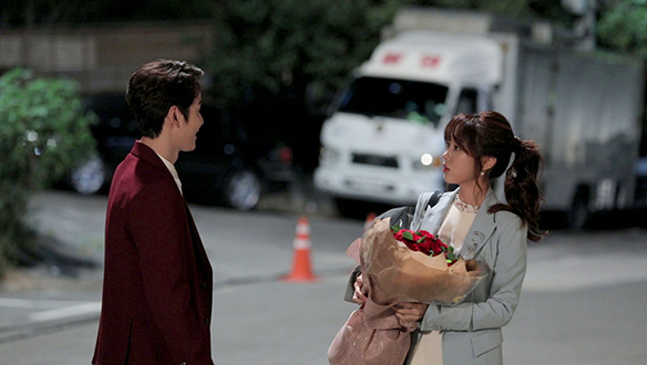 장미꽃 주기는 어려워~(feat.착한남자 전승) <생생현장> 클립