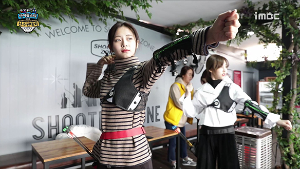 이쁜애 X 이쁜애 X 이쁜애 = 트와이스의 '양궁' 연습 현장! 클립