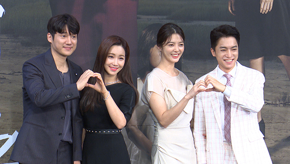 [제작발표회] <숨바꼭질>의 배우들과 함께하는 포토타임! <생생현장> 클립