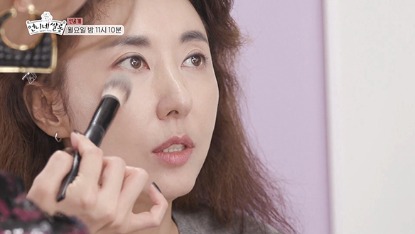 [선공개] '요즘' 화장이 신기한 김완선 (ft. 무엇이든 물어보사배) 클립