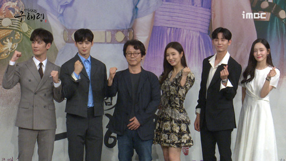 [제작발표회] 배우들의 눈부신 포토타임♡ <생생현장> 클립