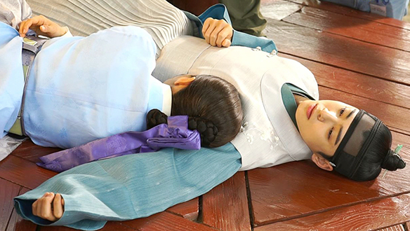 드디어 러브라인 시작인가요♡_♡ <생생현장> 클립