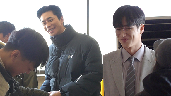 어떤 일에도 긍정적인 카이로스팀과 도균의 고난의 촬영 <생생현장> 클립