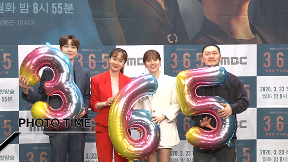 [제작발표회] '믿보' 배우들의 포토타임 <생생현장> 클립