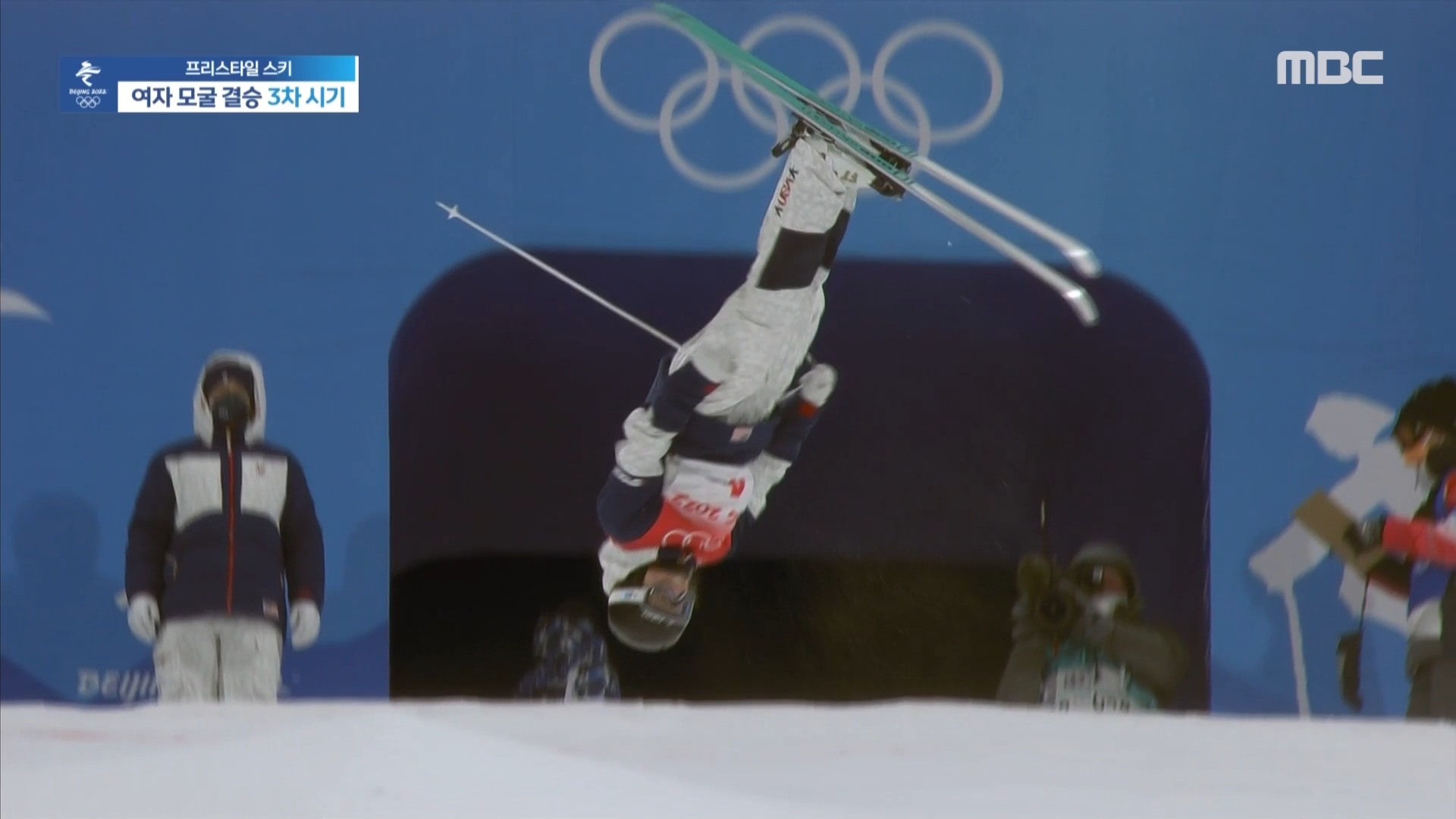 여자 모굴 결승 | 안정적인 점프를 보여준 올리비아 지아치오 이미지