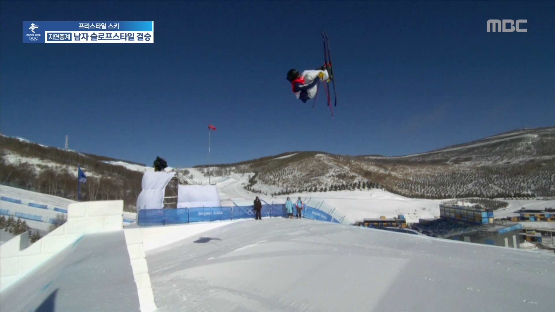 프리스타일 스키 | 남자 슬로프스타일 결승 90.01점! 1차 시기 압도적인 연기를 보여준 알렉산더 홀 이미지