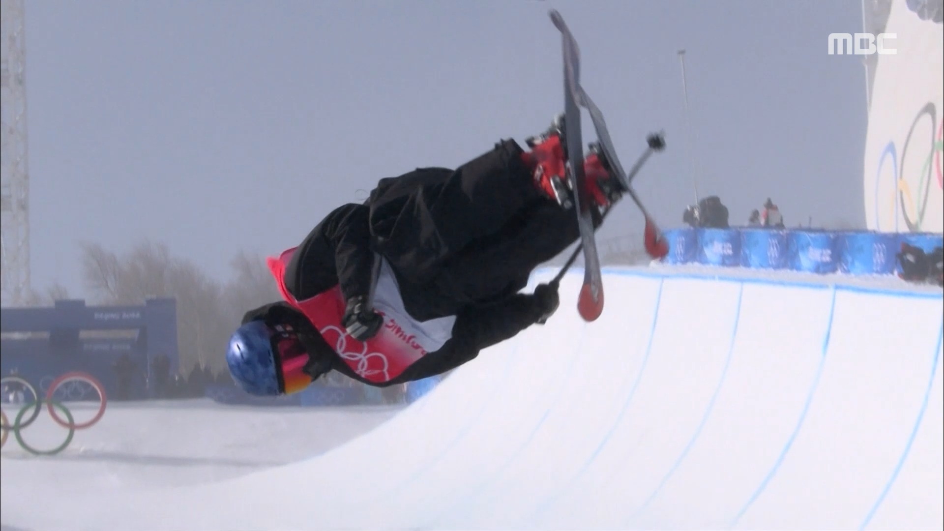 프리스타일 스키 | 남자 하프파이프 '이 선수를 주목하세요!' 니코 포르테우스의 금빛 연기 이미지