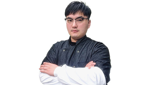 지역아동센터에 음식을 기부하는 '정훈기 대표'  클립