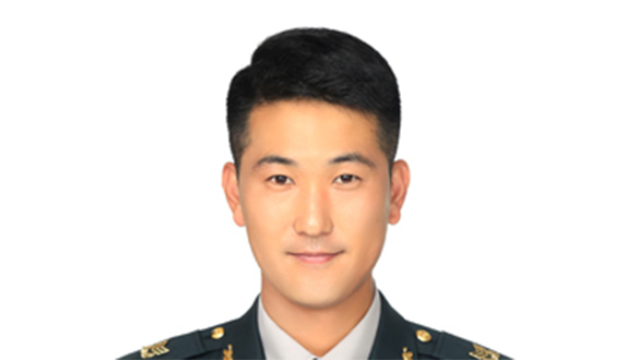 참전 유공자를 대상으로 봉사 활동을 펼치는 '노대균 상사'  클립