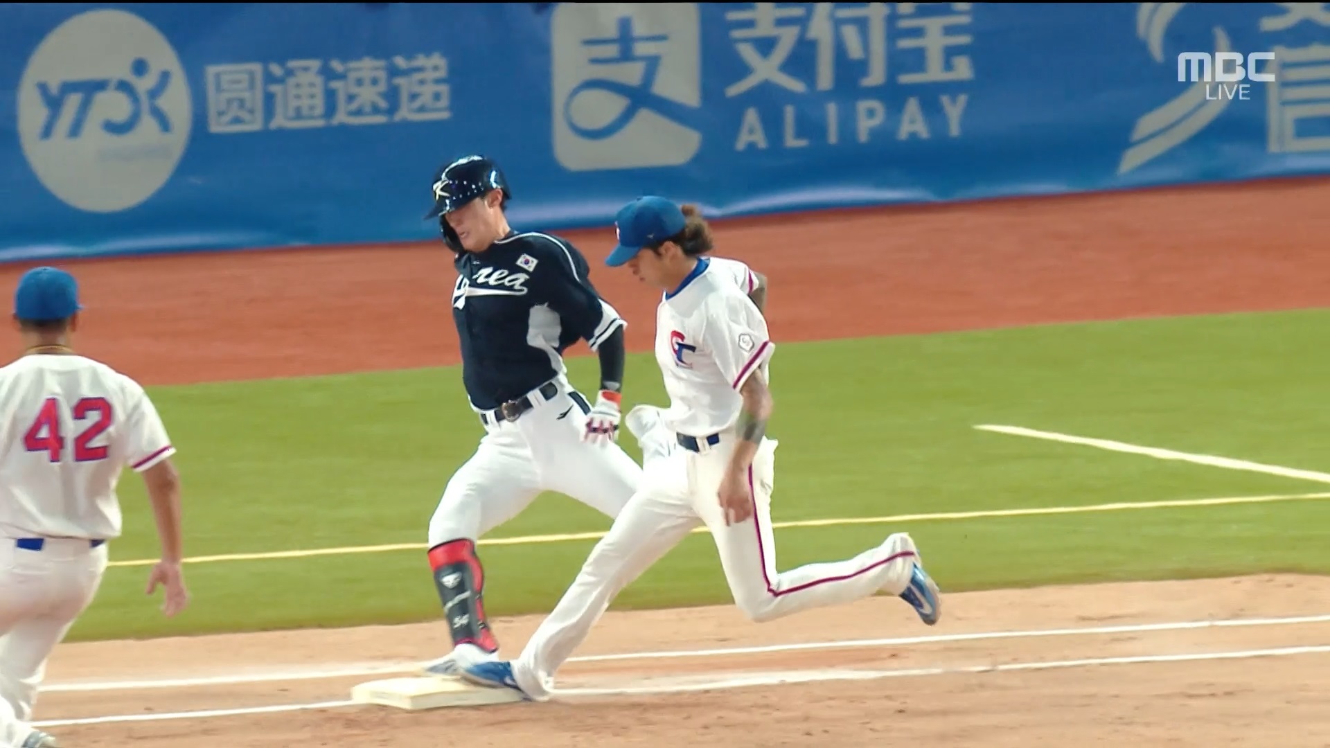 야구 | B조 2차전 [대한민국 : 대만] 3회 초, '빠른 발 최지훈'의 멋진 세이프! 이미지