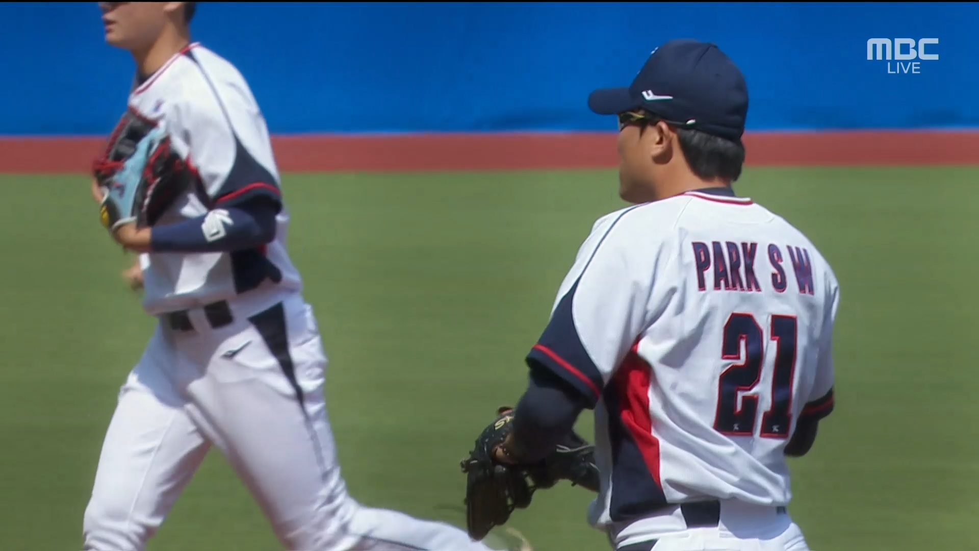 야구 | 슈퍼라운드 1차전 3회 초…일본 타자들 벤치로 돌려보내는 박세웅 선발투수 이미지