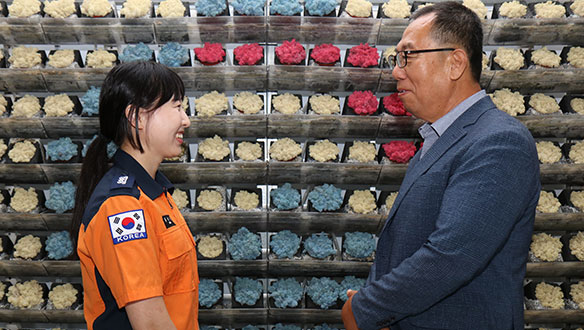 '119리본클럽' 소생자 대표 이성기 & 소방교 홍지은 클립