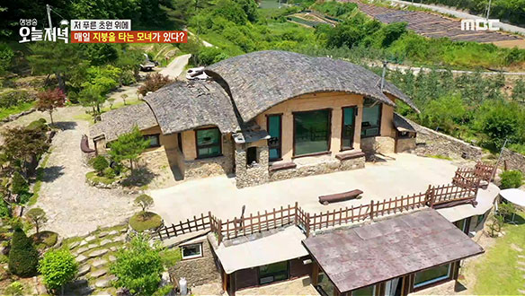 1. 매일 지붕을 타는 모녀가 있다? <br>2. 생겼다 사라지는 도깨비 카페? <br>3. 인생 39개월 차 최연소 농부가 떴다! <br>4. 고기를 주문하면 9첩 반상 등장?