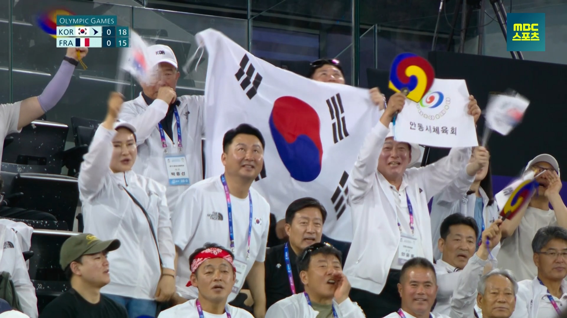 배드민턴 | 프랑스 선수를 상대로 격차를 벌리는 김원호 정나은! (배드민턴 혼성 복식 조별라운드) 이미지