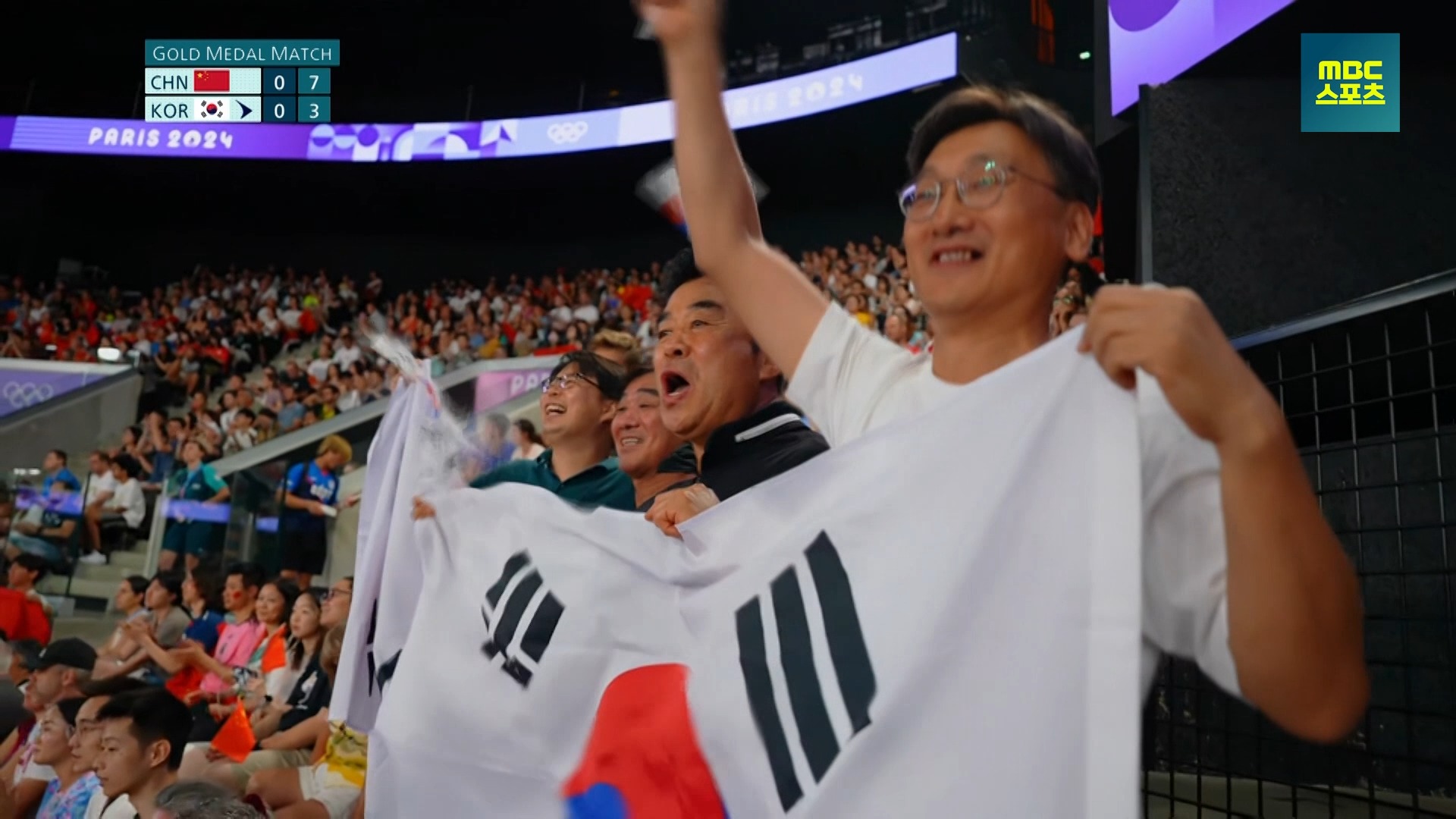 배드민턴 | 점수 차 줄여가는 김원호·정나은 (혼성 단체 결승) 이미지