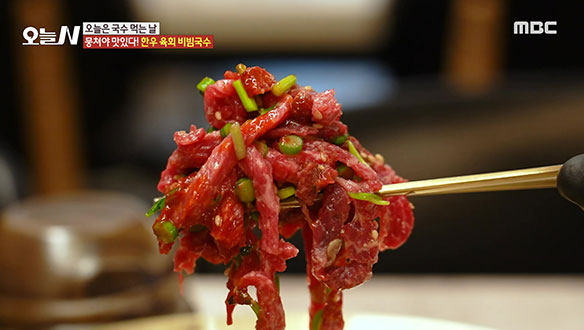 1. 맛있는 것들이 뭉쳤다! 육회 비빔국수 <br>2. 60년 전통! 3대째 돼지국밥집 <br>3. 아내를 위해 지은 흙집 <br>4. 3천 원 미용사와 밥하는 남편