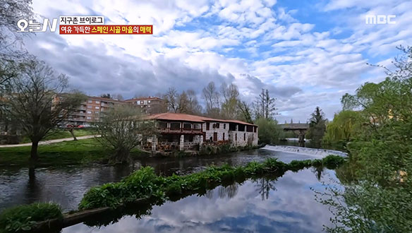 1. 염 청국장과 제철 나물로 차린 쌈밥정식 <br>2. 꽃을 좋아하는 아내가 꾸민 정원 품은 집 <br>3. 금가고, 찌그러진 차를 복원하는 전문가 부부 <br>4. 스페인 북부 시골 마을에 귀촌한 국제 부부