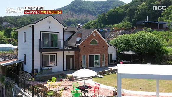 1. 하자투성이 집, 아빠가 직접 고쳤다 <br>2. 먹자마자 기립박수? 충무로 엄마카세 <br>3. 지리산 부부의 매실 익는 계절 <br>4. 올드 카가 서 있는 카페의 정체