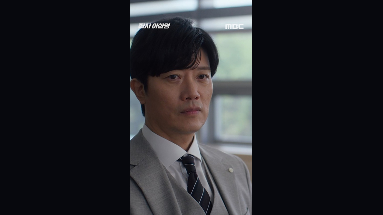 [쇼츠] 박희순VS김태우, 날 선 눈빛 충돌