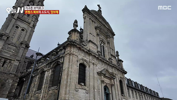 1. 산속에서 맨몸으로 단련하는 타잔의 정체는? <br>2. 속초의 별미, 아바이순대 이야기 <br>3. 프랑스 시골 마을의 한 지붕 세 가족! <br>4. 폐가전, 쉽고 편리하게 처리하는 법