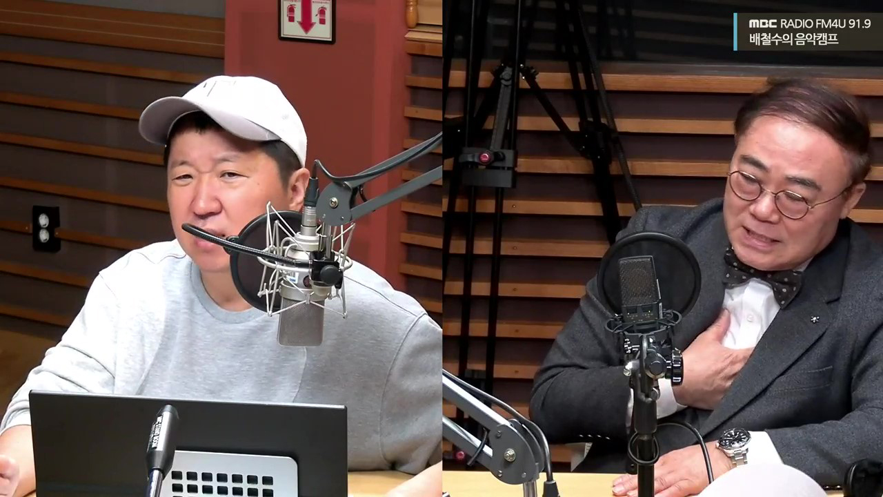 음악 평론가 임진모 임진모 라디오 방송 중 진행 장면