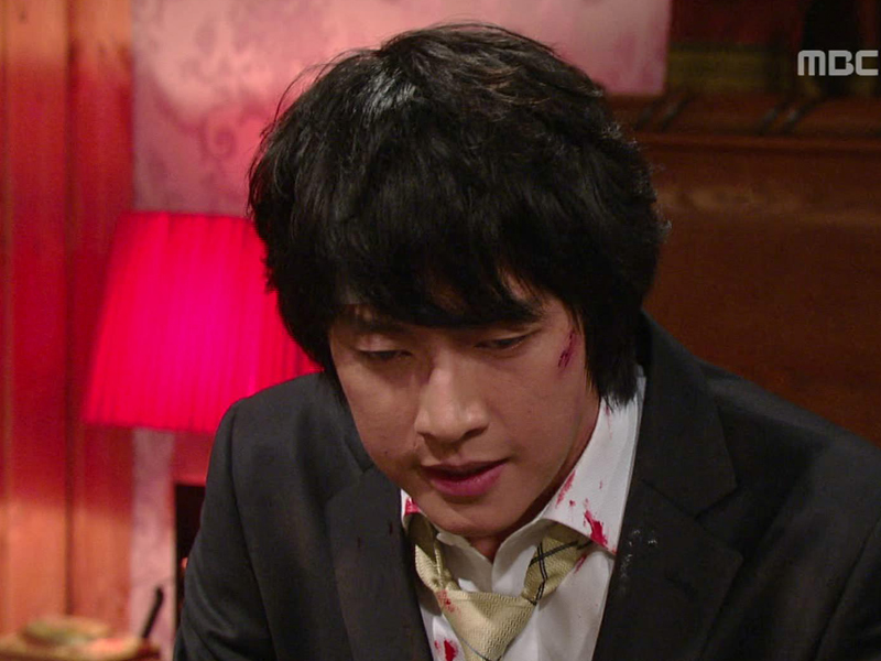 "아버지 손에 죽을뻔했어"…지현(한지혜)에게 자신이 당한 일을 털어놓는 명훈(박해진) 클립 이미지