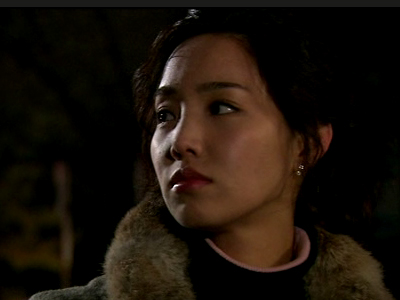 준이가 아이들과 놀고 있을 동안 동네 산책 하러 나온 영민과 미수 클립 이미지