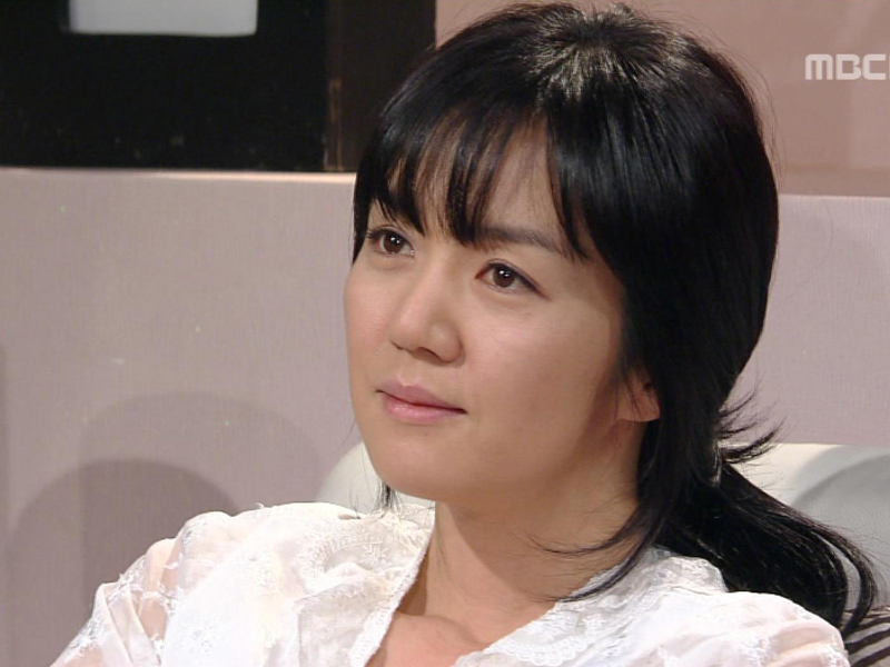 나경은 은연 중에 정우 앞에서 은영의 이야기를 언급하는데..