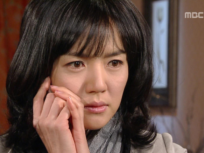 나경은 은영의 핸드폰을 빌려 정우에게 메시지를 보내고.. 클립 이미지