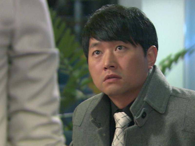 은영과의 약속 장소에 나경이 나오자 당황하는 정우 클립 이미지