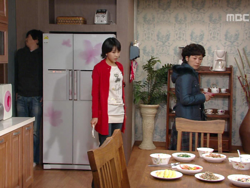 보영은 진순의 눈을 피해 홍진을 숨기기에 바쁘고.. 클립 이미지